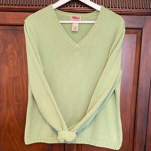 L.L. Bean Women’s Midweight 100% cotton V Neck Pullover in soft light green Med